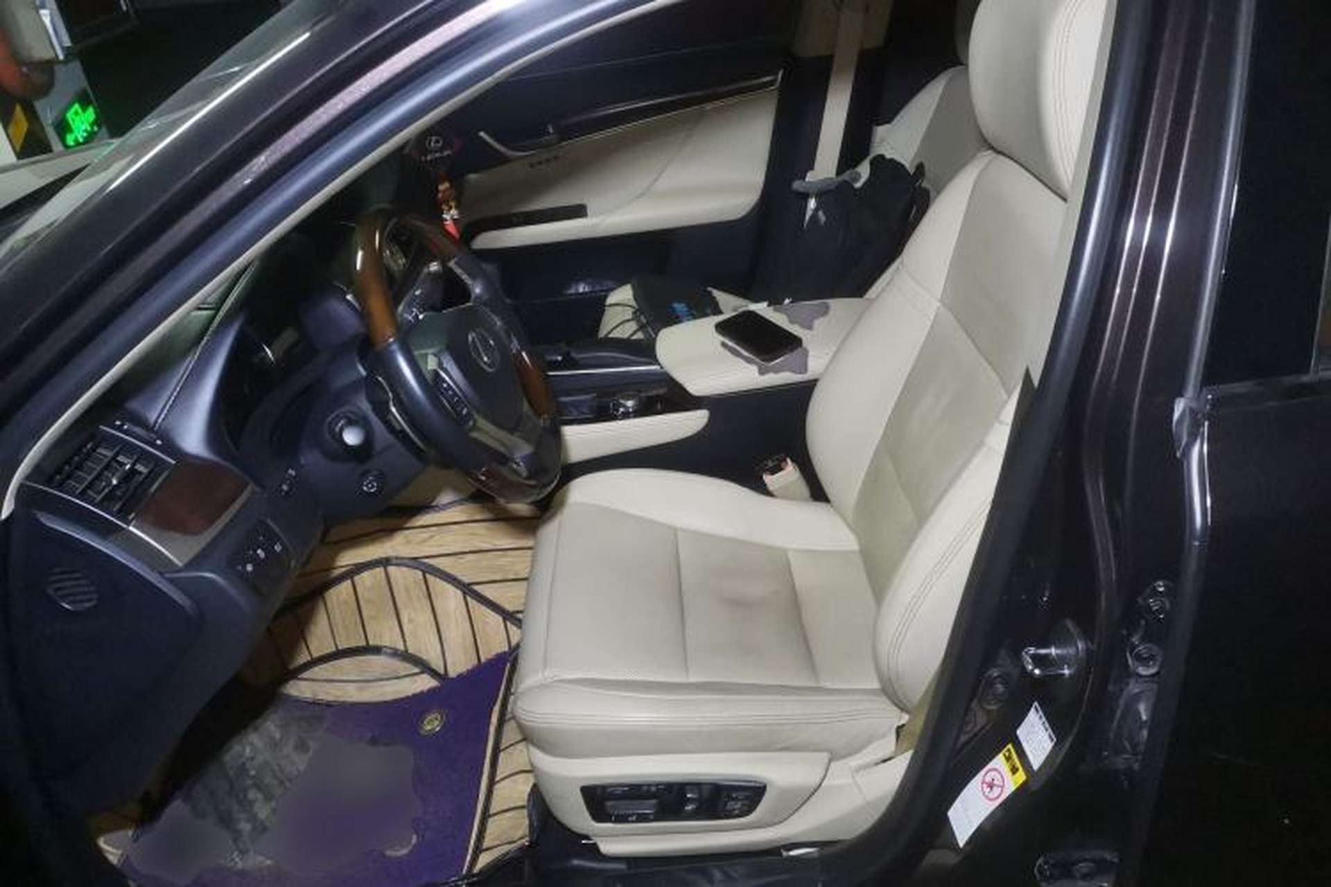 Used Lexus GS 2012 350 Luxury All-Wheel-Drive Version Left Front Seat