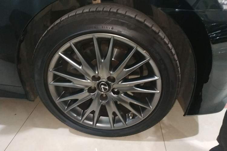 Used Lexus GS 2014 250 F SPORT Right Front Wheel Hub