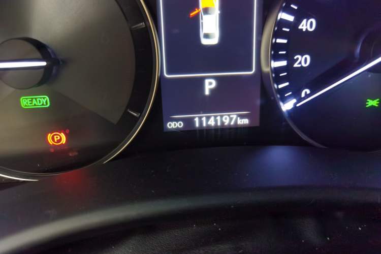Used Lexus GS 2016 300h Luxury Edition Odometer Close Up