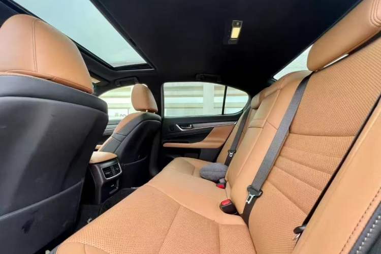 Used Lexus GS 2016 200t F SPORT Interior 3