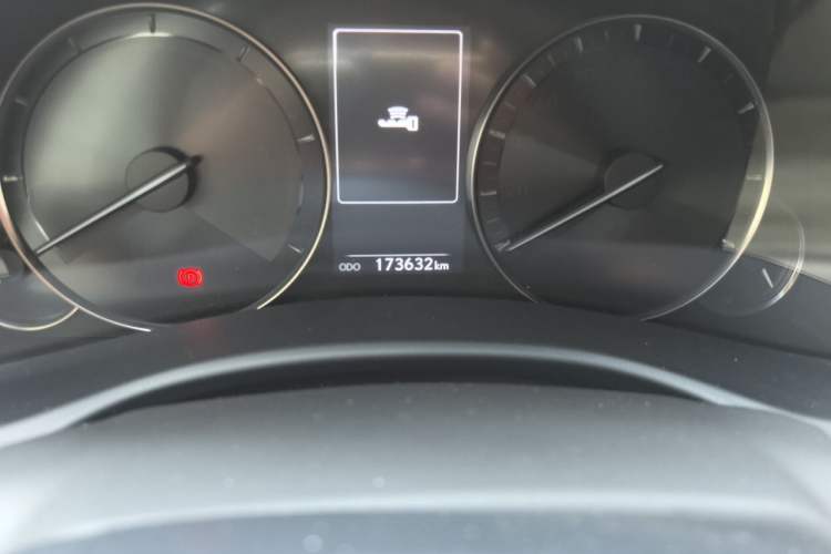 Used Lexus GS 2016 300h Luxury Edition Odometer Close Up