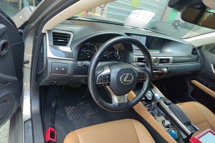 Used Lexus GS 2016 300h Premier Edition Center Console