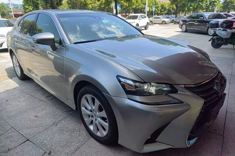 Used Lexus GS 2016 300h Premier Edition Front Right 45 Deg