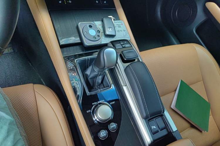 Used Lexus GS 2016 300h Premier Edition Gear Lever