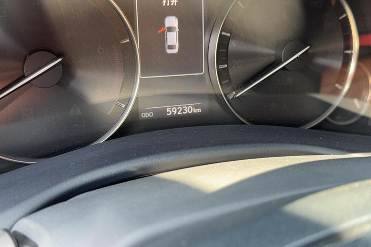 Used Lexus GS 2016 300h Premier Edition Odometer Close Up