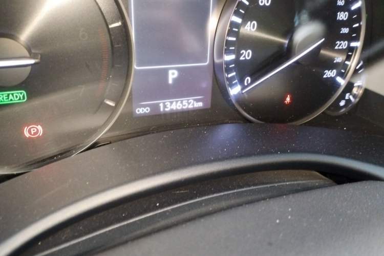 Used Lexus GS 2016 450h Odometer Close Up