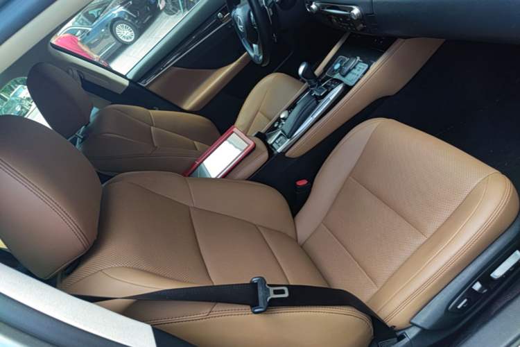 Used Lexus GS 2016 300h Premier Edition Right Front Seat
