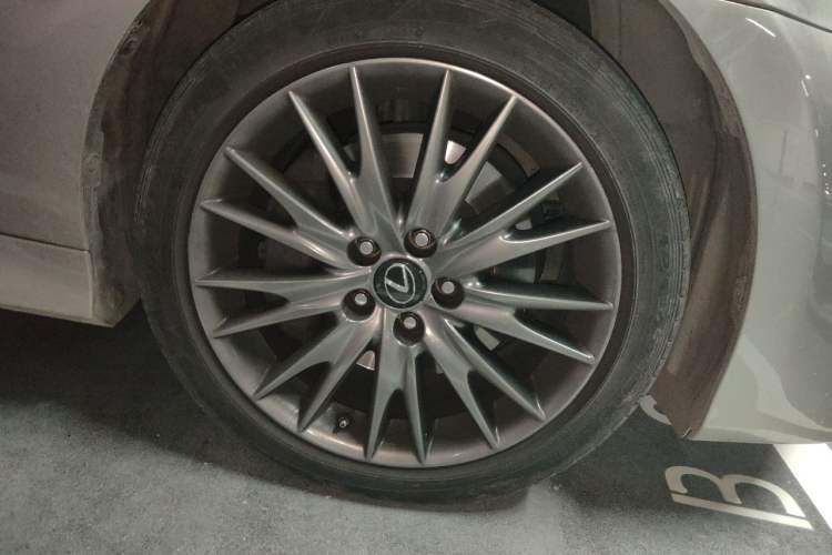 Used Lexus GS 2016 200t F SPORT Right Front Wheel Hub