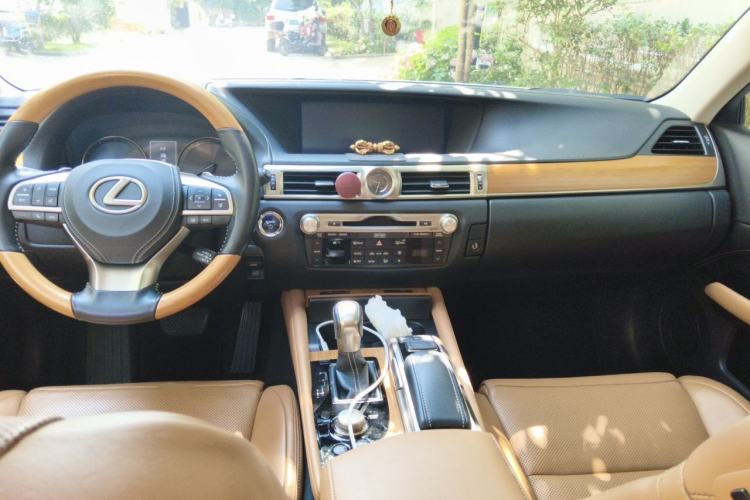 Used Lexus GS 2016 300h Luxury Edition Center Console