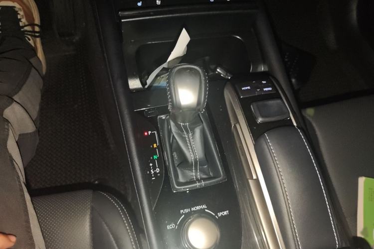 Used Lexus GS 2016 300h Premier Edition Gear Lever