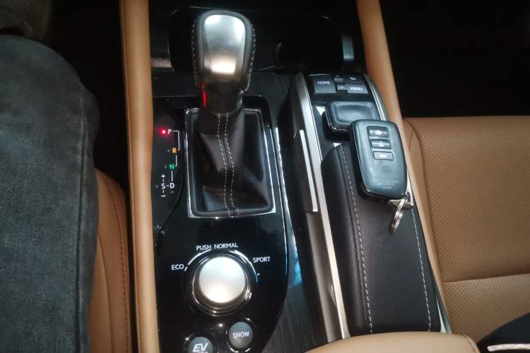 Used Lexus GS 2016 300h Premier Edition Gear Lever