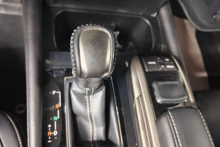 Used Lexus GS 2016 200T Leading Edition Interior 3