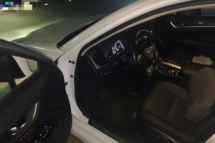 Used Lexus GS 2016 300h Premier Edition Interior 3