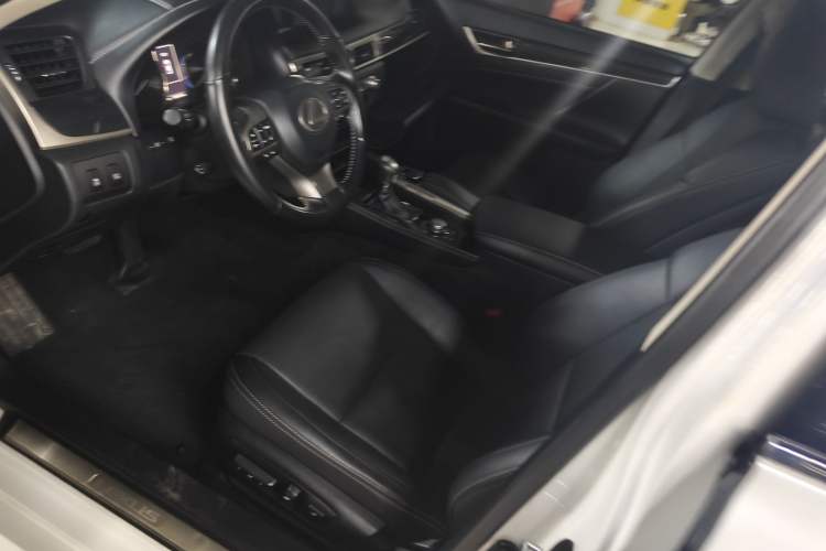 Used Lexus GS 2016 200T Leading Edition Interior 4
