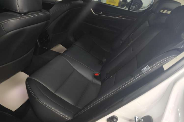 Used Lexus GS 2016 200T Leading Edition Interior 5