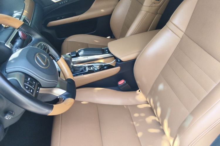 Used Lexus GS 2016 300h Luxury Edition Left Front Seat