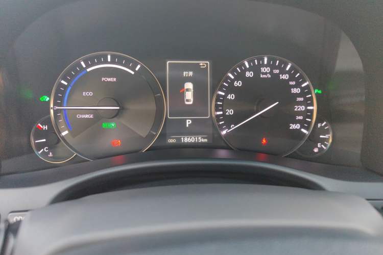 Used Lexus GS 2016 300h Premier Edition Odometer Close Up