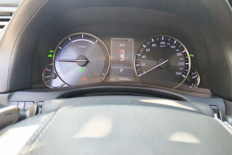 Used Lexus GS 2016 300h Luxury Edition Odometer Close Up