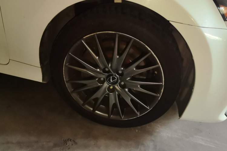 Used Lexus GS 2016 200t F SPORT Right Front Wheel Hub