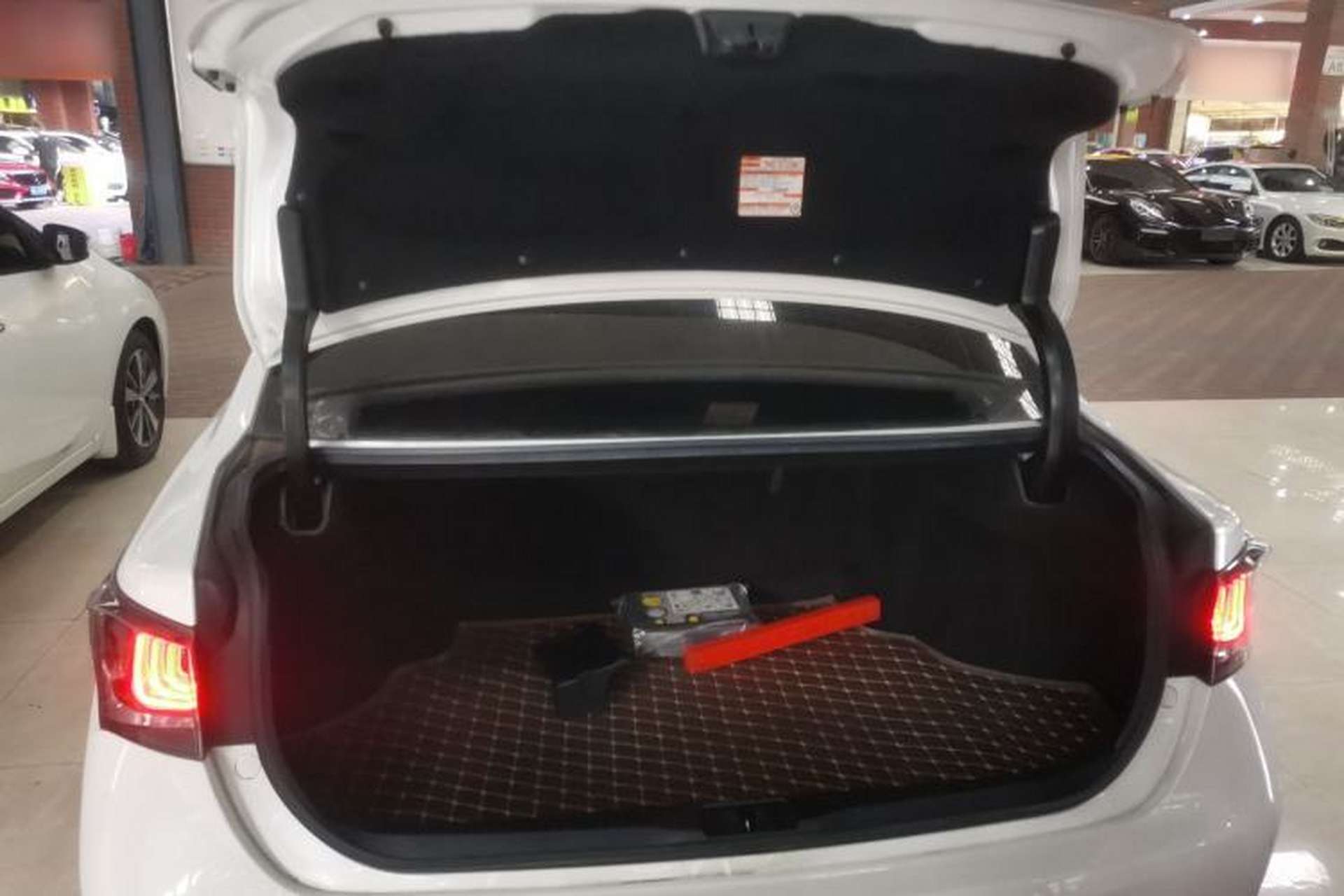 Used Lexus GS 2016 300h Premier Edition Trunk