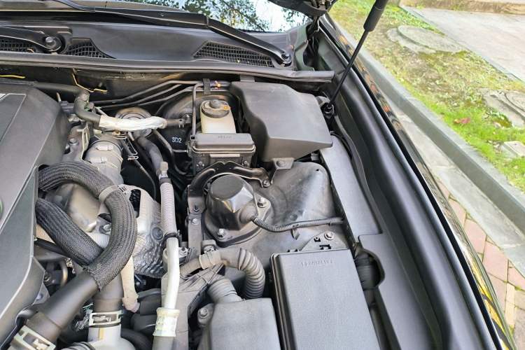 Used Lexus GS 2017 300 F SPORT Engine Bay Left