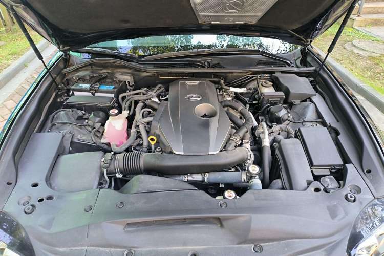 Used Lexus GS 2017 300 F SPORT Engine Bay