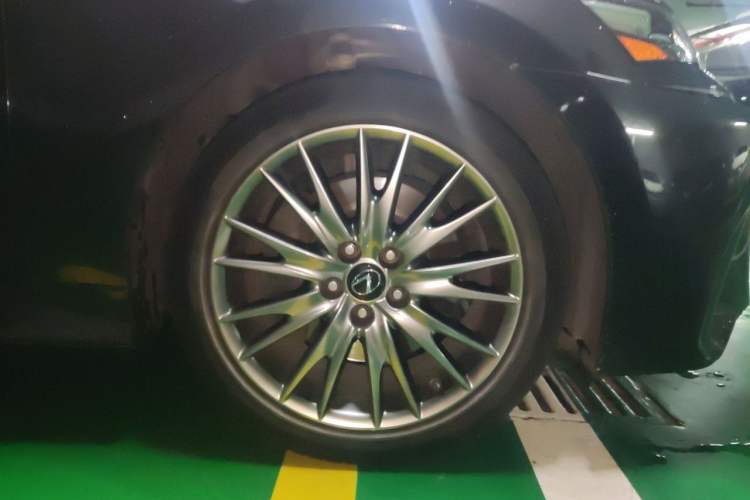 Used Lexus GS 2017 300 F SPORT Right Front Wheel Hub