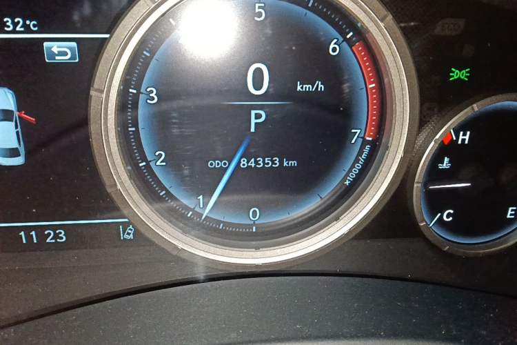 Used Lexus GS 2017 300 F SPORT Odometer Close Up