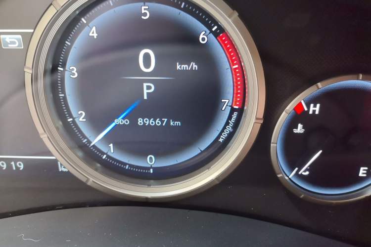 Used Lexus GS 2017 300 F SPORT Odometer Close Up