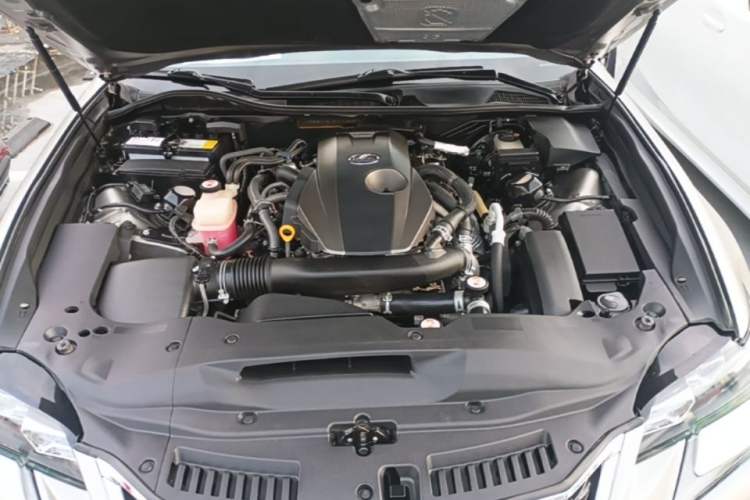 Used Lexus GS 2017 300 F SPORT Engine Bay