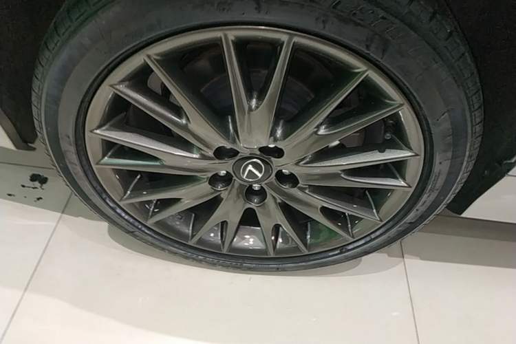 Used Lexus GS 2017 300 F SPORT Right Rear Wheel Hub