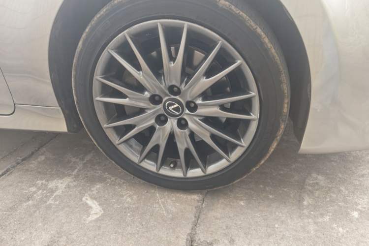 Used Lexus GS 2017 300 F SPORT Right Front Wheel Hub