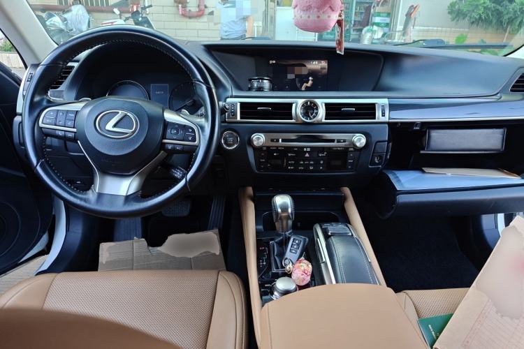 Used Lexus GS 2017 300 Leading Edition Center Console