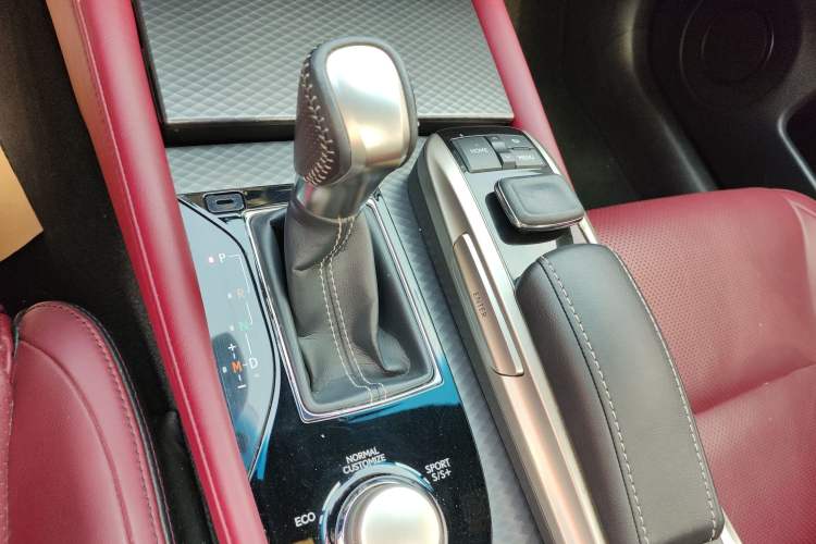 Used Lexus GS 2017 300 F SPORT Gear Lever