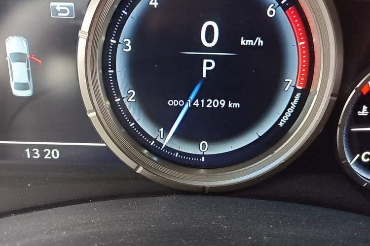 Used Lexus GS 2017 300 F SPORT Odometer Close Up