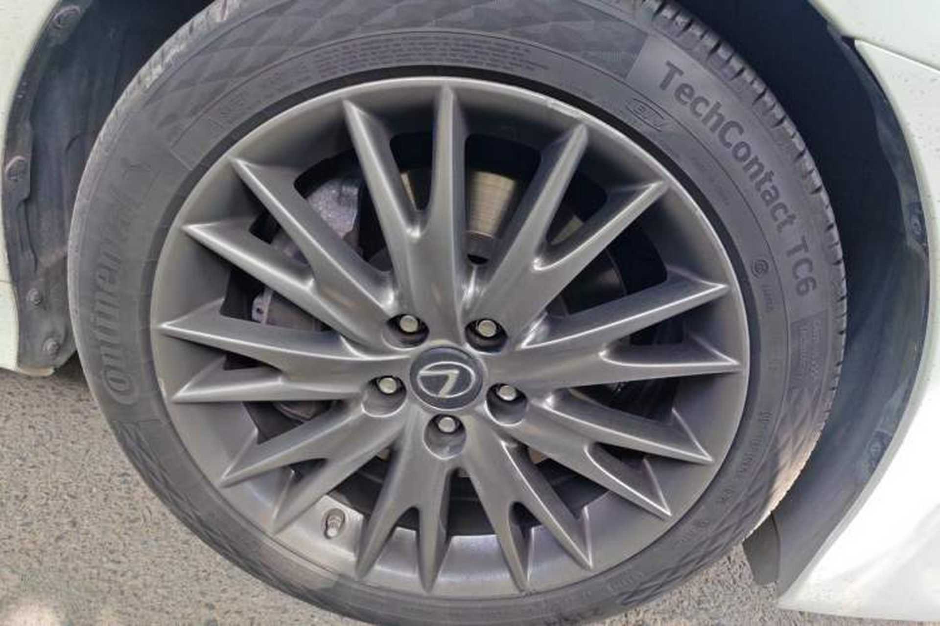 Used Lexus GS 2017 300 F SPORT Right Front Wheel Hub
