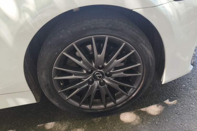 Used Lexus GS 2017 300 F SPORT Right Front Wheel Hub