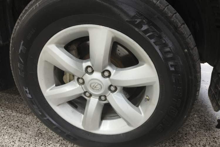 Used Lexus GX 2010 460 Right Front Wheel Hub