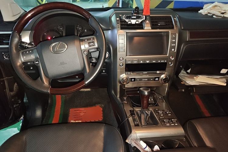 Used Lexus GX 2014 400 Deluxe Edition Center Console