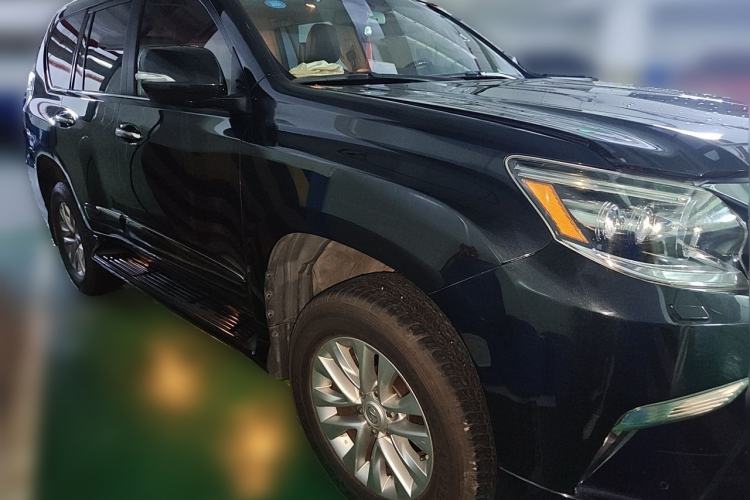 Used Lexus GX 2014 400 Deluxe Edition Front Right 45 Deg