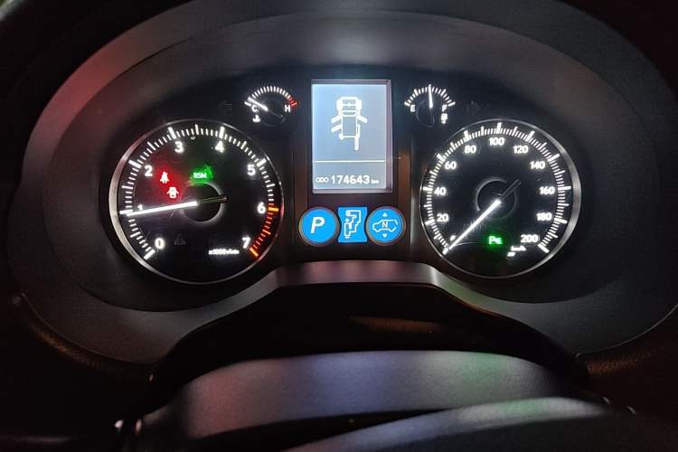 Used Lexus GX 2014 400 Deluxe Edition Odometer Close Up