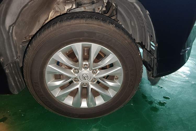 Used Lexus GX 2014 400 Deluxe Edition Right Front Wheel Hub