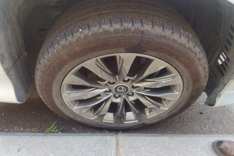 Used Lexus GX 2014 400 Luxury Edition Right Front Wheel Hub