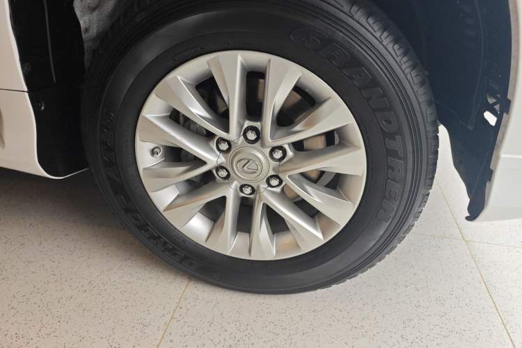 Used Lexus GX 2014 400 Deluxe Edition Right Front Wheel Hub