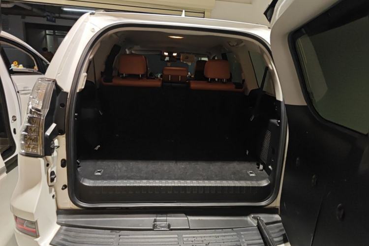 Used Lexus GX 2014 400 Deluxe Edition Trunk