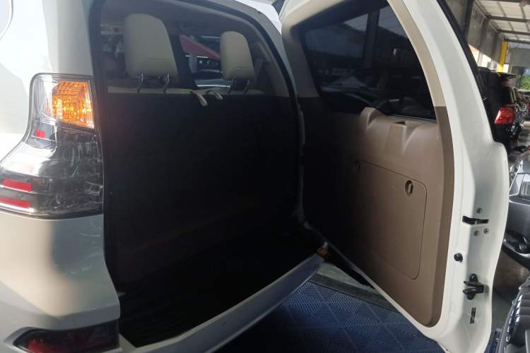 Used Lexus GX 2014 400 Prestige Edition Trunk