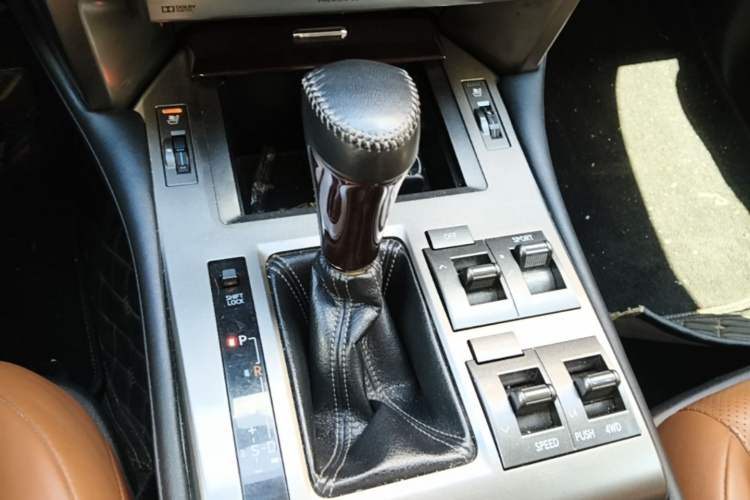 Used Lexus GX 2015 400 Luxury Edition Gear Lever
