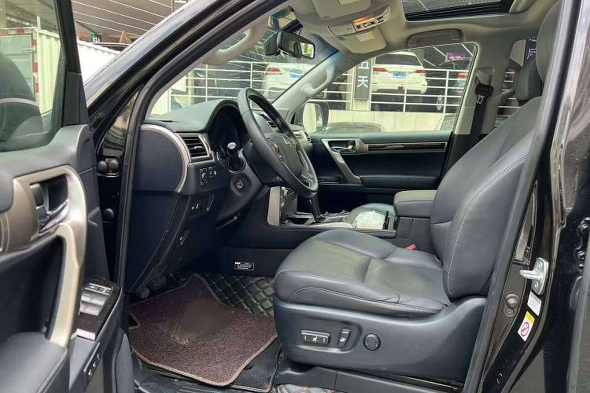 Used Lexus GX 2015 400 Luxury Edition Interior 4