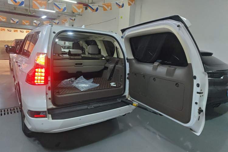 Used Lexus GX 2015 400 Luxury Edition Trunk