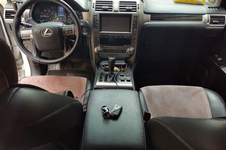 Used Lexus GX  Center Console